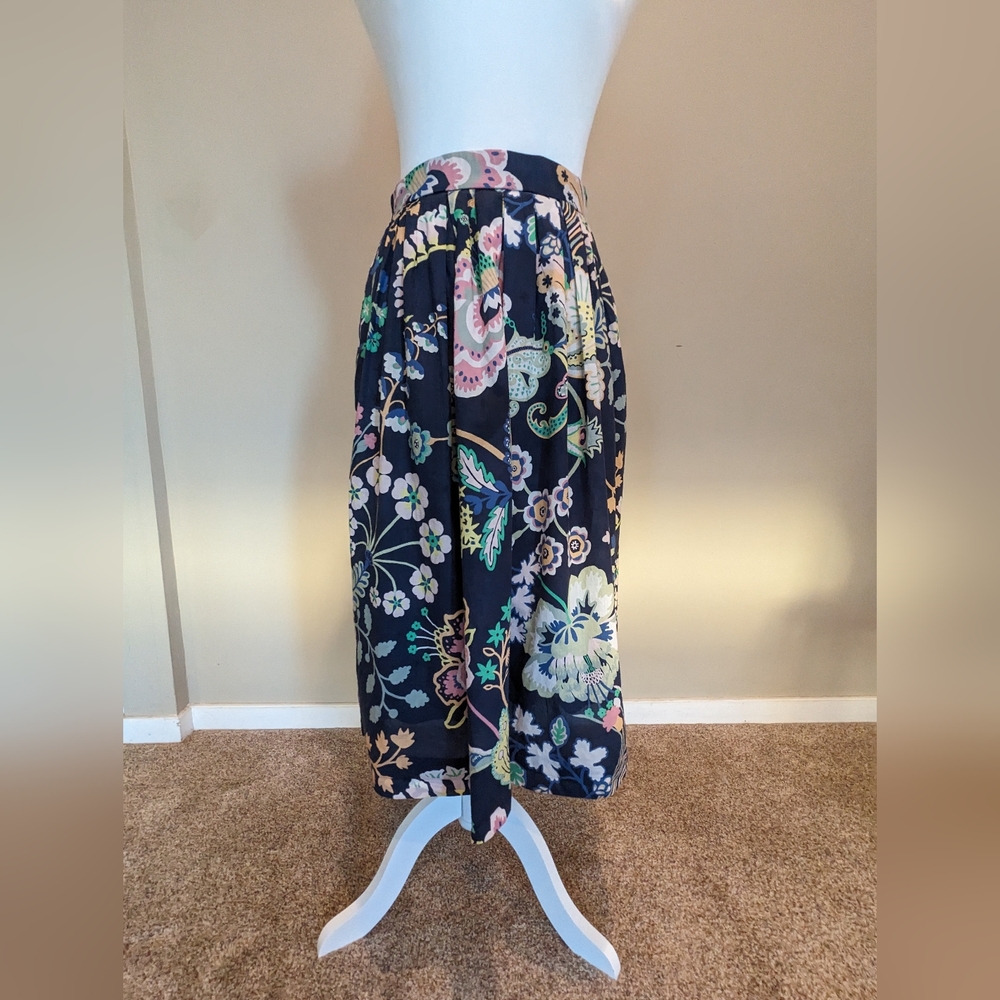 J Crew Liberty Women's Skirt Size 10 & has Pockets 😋